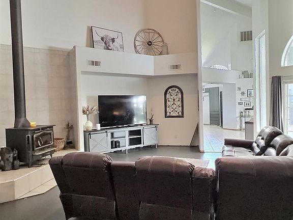 5th image of 236 Hill View Ln