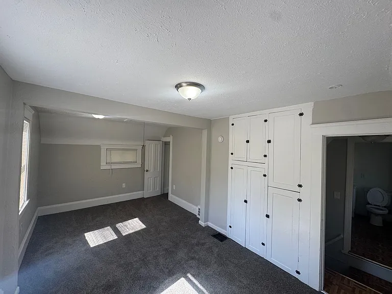 9611 Dunlap Ave — Photo 11