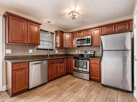 4th image of 7912 Meadowhaven Blvd