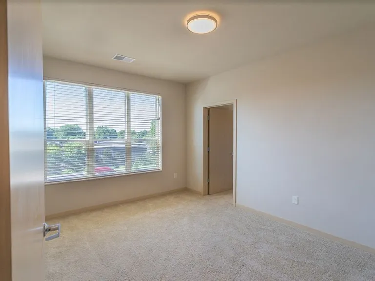 Lincoln Street Apartments — Photo 60