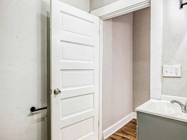 3622 Douglas Ave #5 — Photo 22