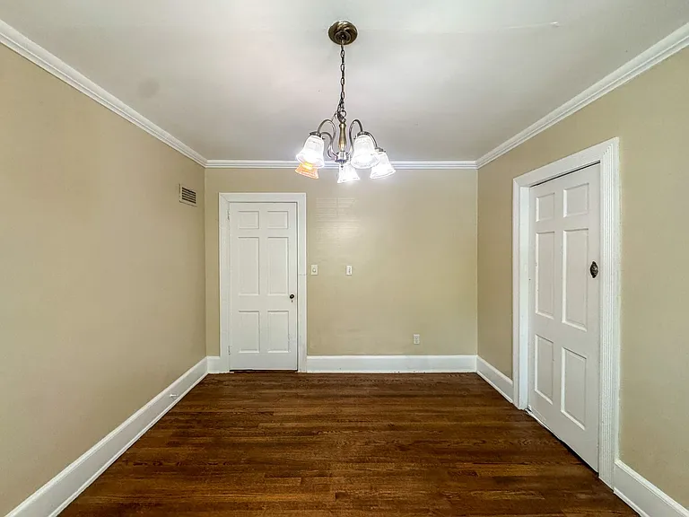 512 1/2 Westmont Dr — Photo 12
