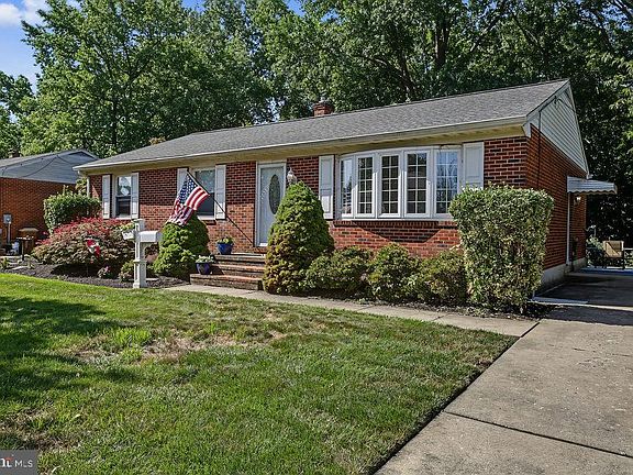 3rd image of 135 Casimir Dr
