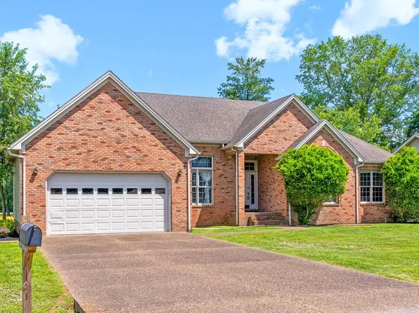 3021 Singletree Dr, Hopkinsville, KY 42240