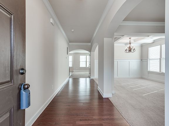 3rd image of 396 Highbranch Cir