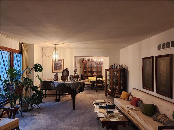3rd image of 8021 Bennett Ave
