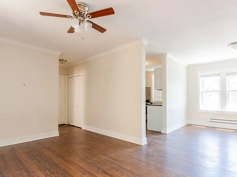 4200 N Clark St #3 — Photo 2