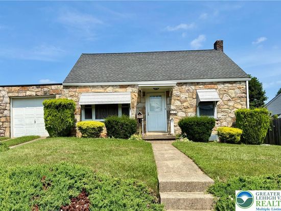 19 Harrison St, Emmaus, PA 18049