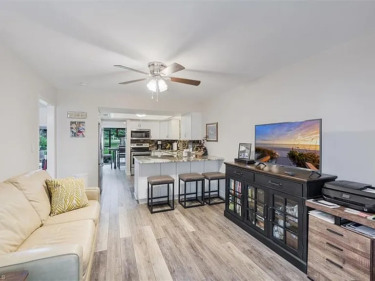 402 Bristle Cone Ln #2 — Photo 4