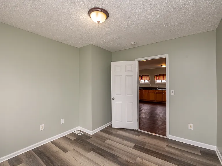 5030 Arch St — Photo 32
