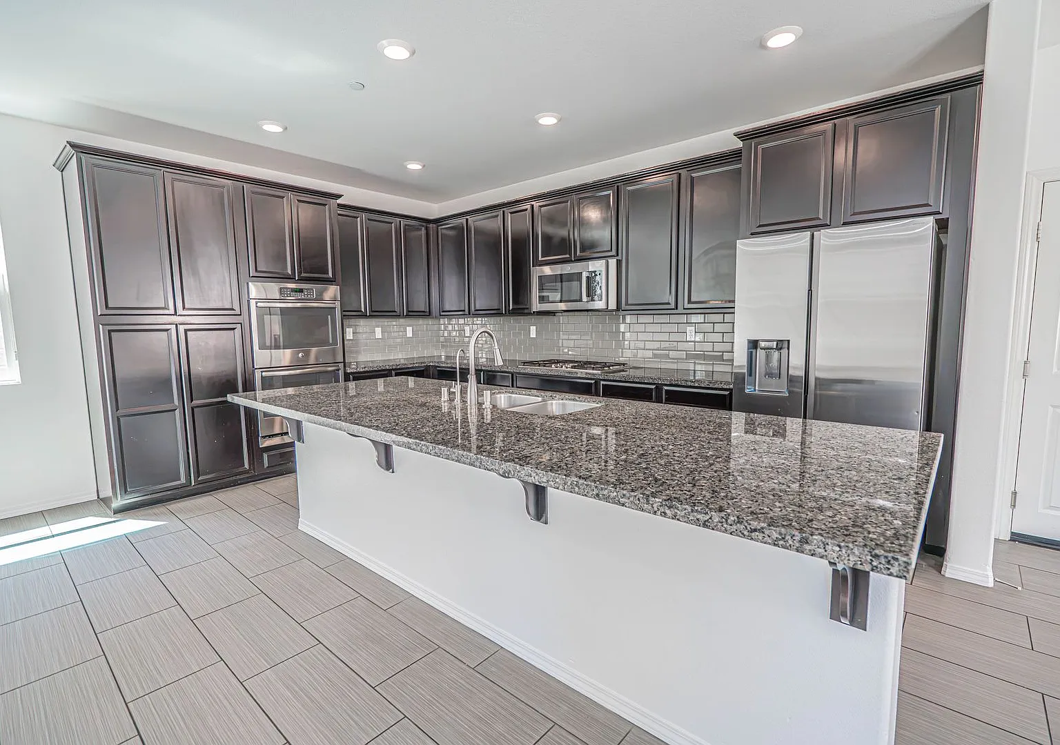 West Creek 4-Bedroom Home for Rent in Valencia! — Photo 4