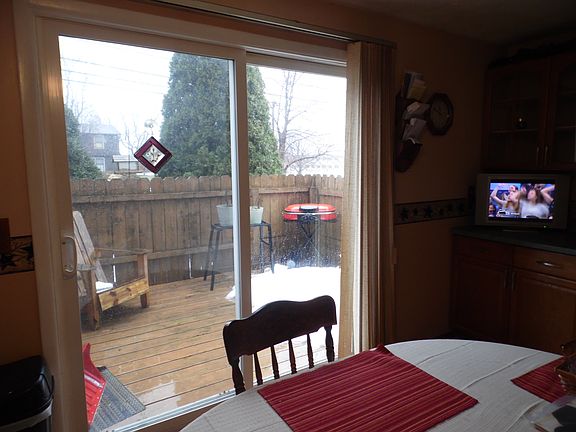 5th image of 164 Parkwood Ln