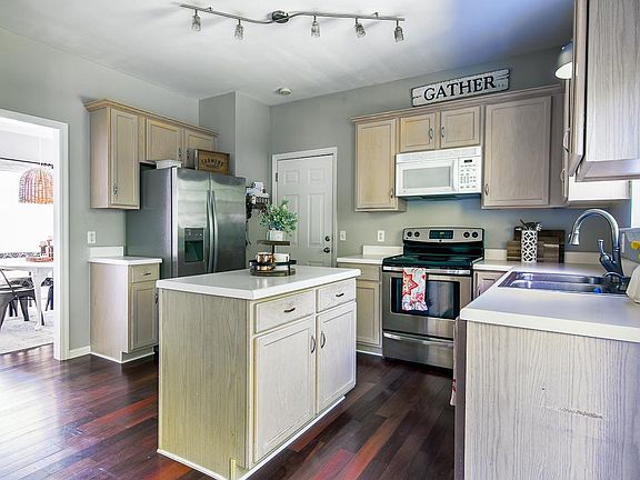 5th image of 2648 Churchill Dr