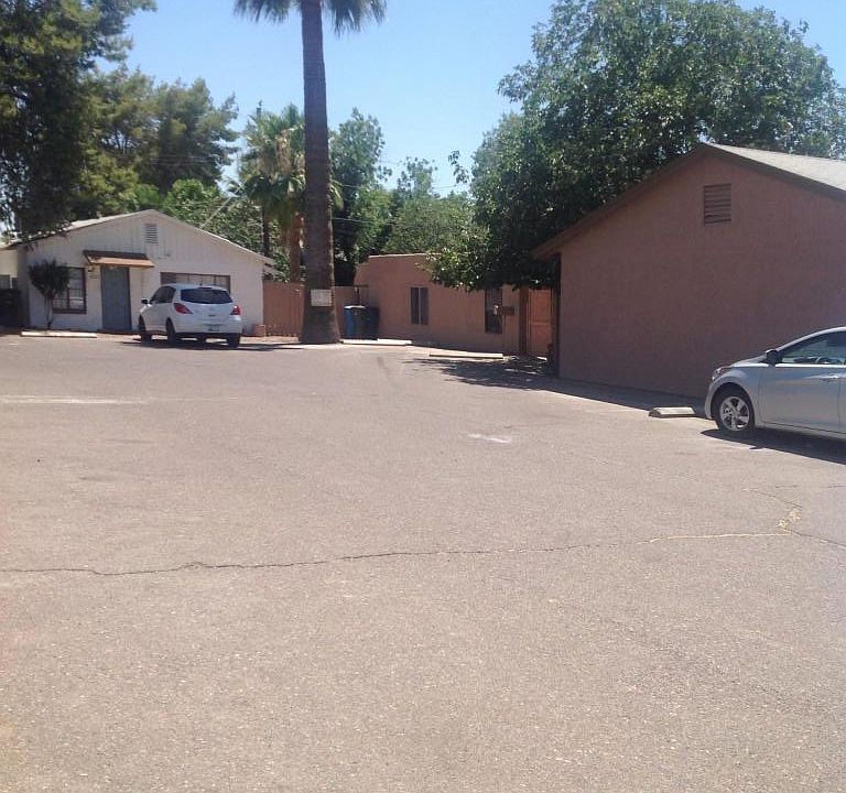2nd image of 1731 E Cheery Lynn Rd