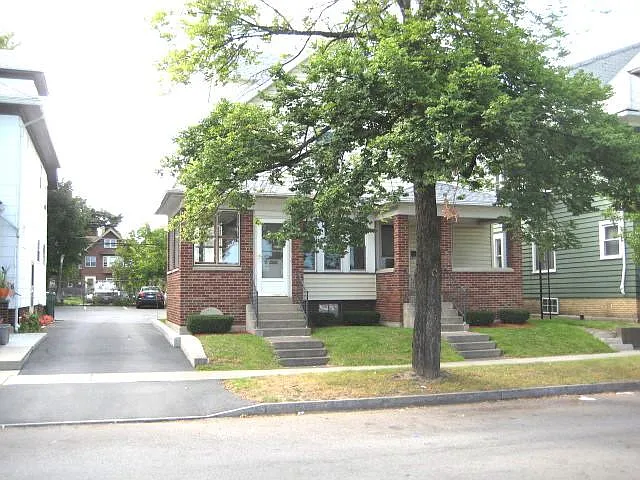 2 bed, 1.5 bath, 1340 sqft, $1,600 — Photo 1