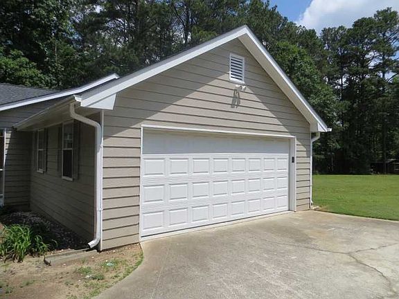 2nd image of 2925 Glenda Ct