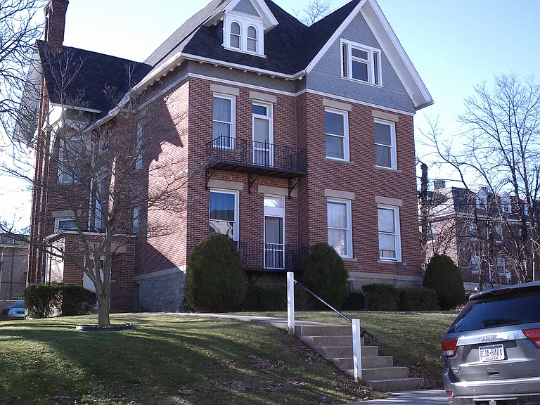 140 Seminary Ave #2 — Photo 16