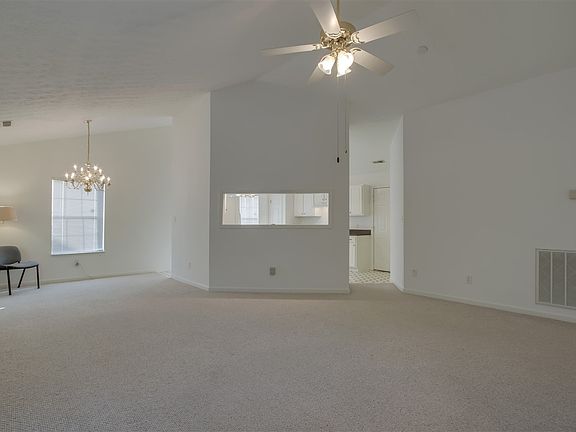 4th image of 1818 Hunters Hill Blvd
