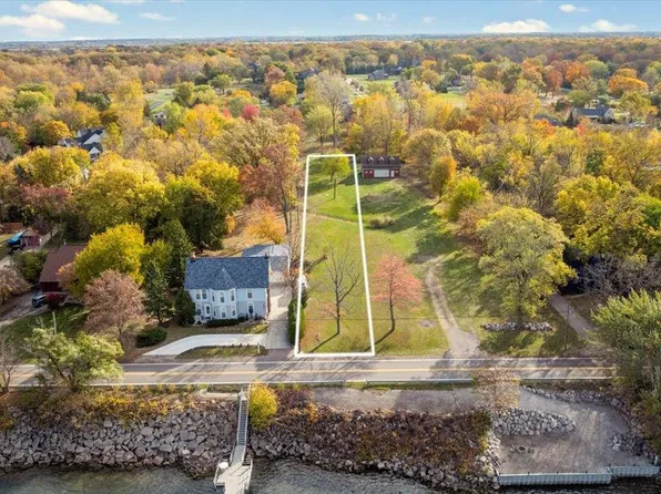 20443 W River Rd, Grosse Ile, MI 48138