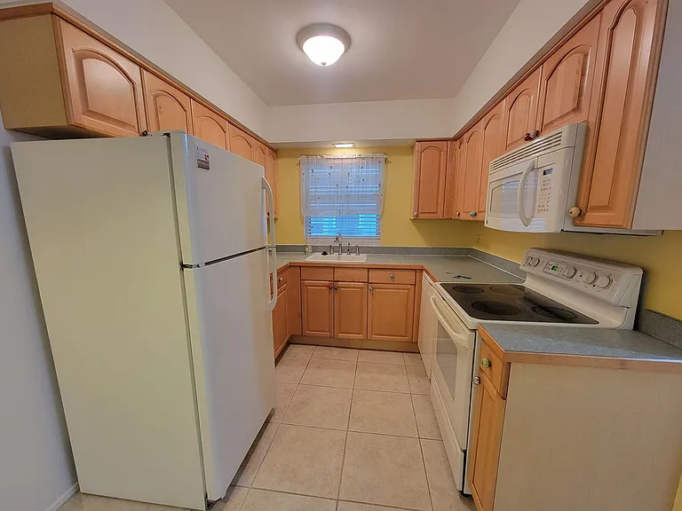 513 Manatee Court — Photo 7