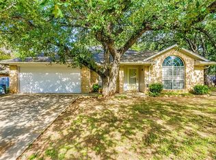 945 Lake Ridge Dr, Azle, TX 76020