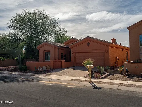 10685 N Hewitt Pl Photo 1