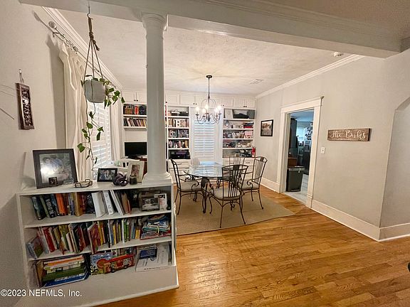 4th image of 3649 Walsh St