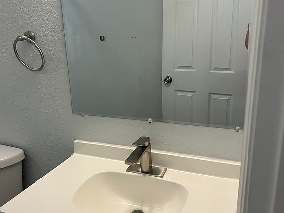 4th image of 2437 University Dr