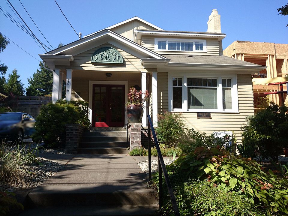 2nd image of 2016 NE 65th St