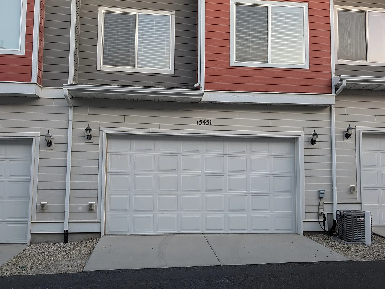 3 bed, 1966 sqft, $2,200 — Photo 1