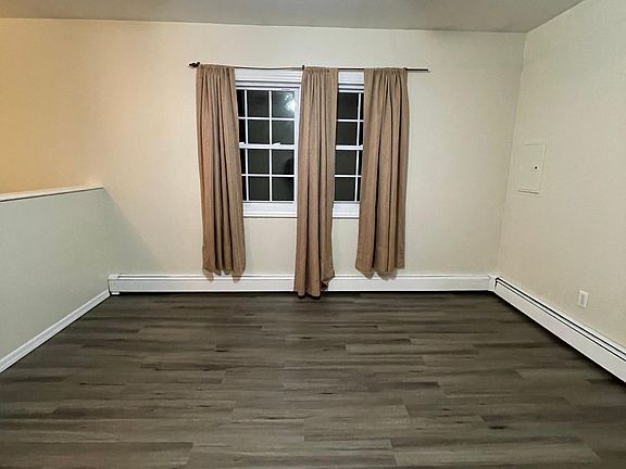 3rd image of 12 Cove Ln