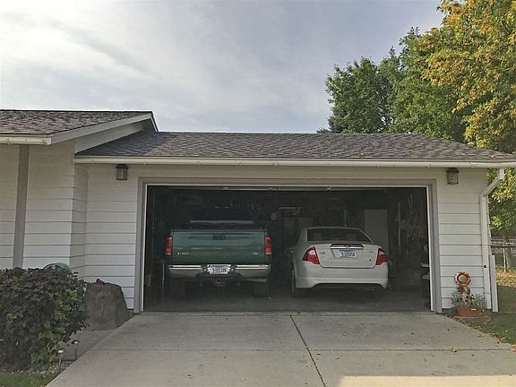 3rd image of 1545 Lexington Rd