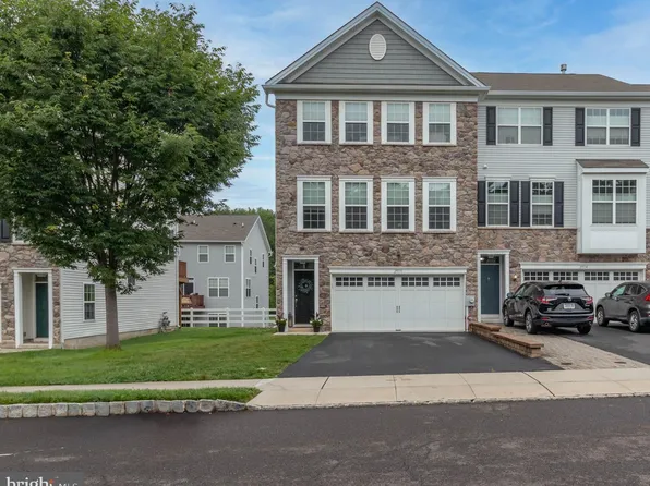 29133 Hickory Ln, Langhorne, PA 19047