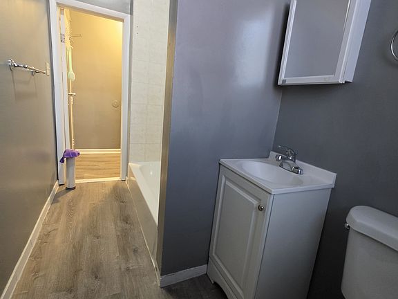 5th image of 1614 Summit Ave APT 13