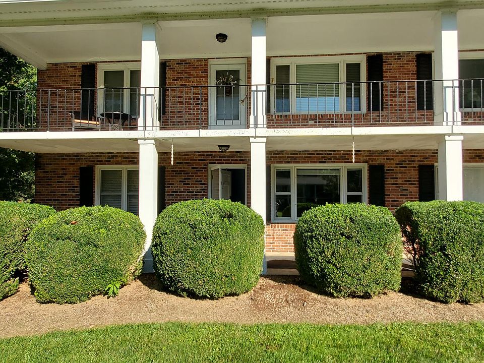 Unit is on 1st floor/ground level