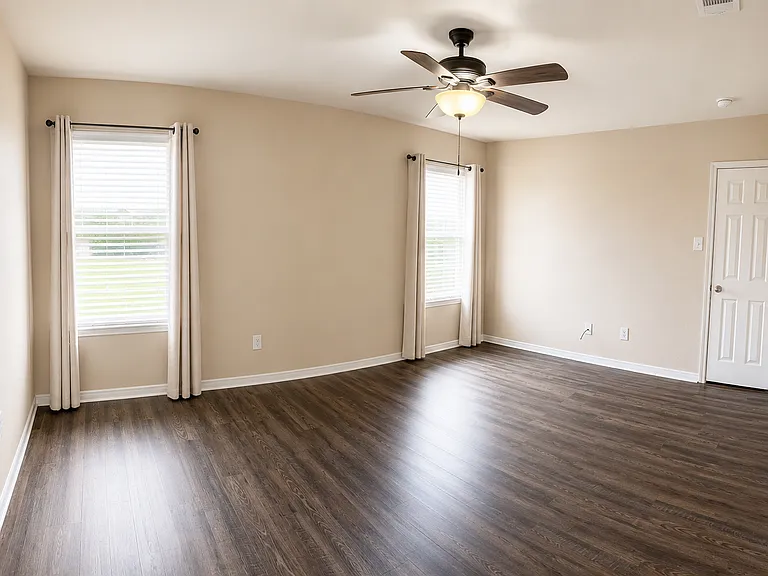 484 Coolidge Ln — Photo 4