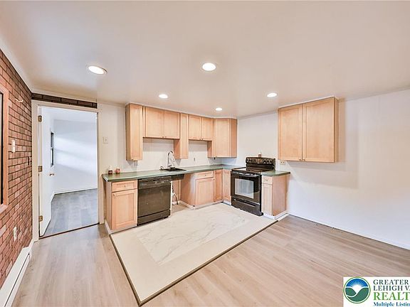 5th image of 237 White St