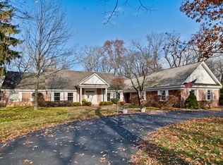 504 Cambridge Ln, Lake Bluff, IL 60044