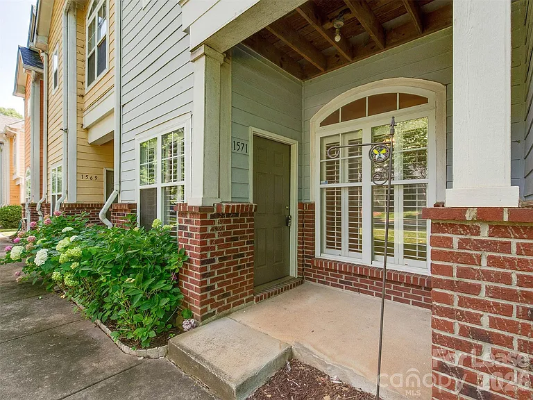 1571 Pecan Ave — Photo 5