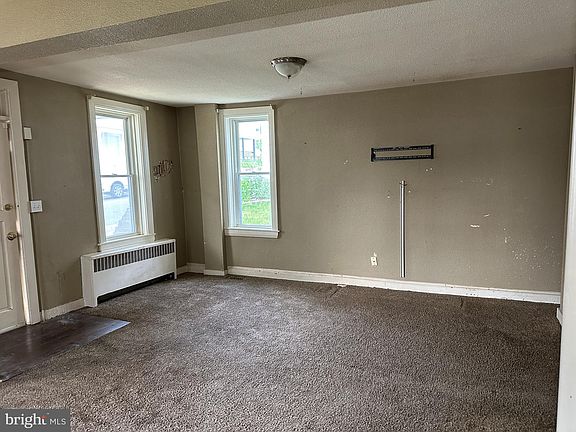 5th image of 266 W Main St