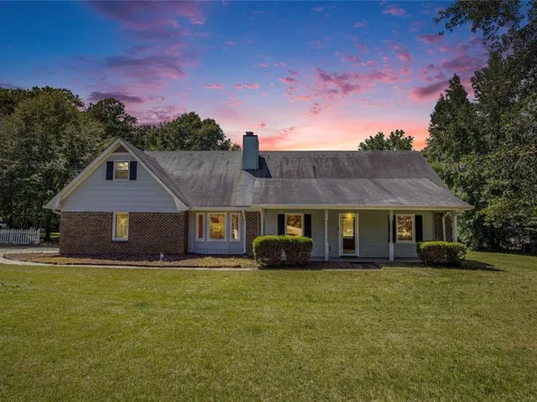 223 Chateau Dr, Fayetteville, GA 30214