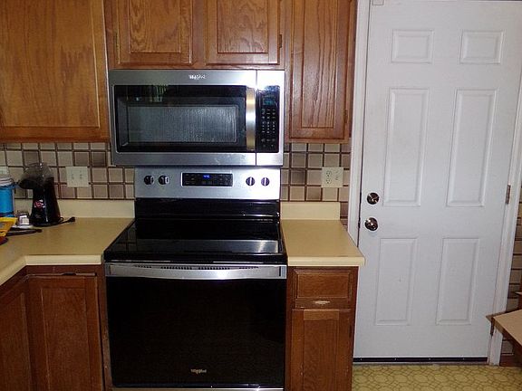 5th image of 1100 S Oak Cir