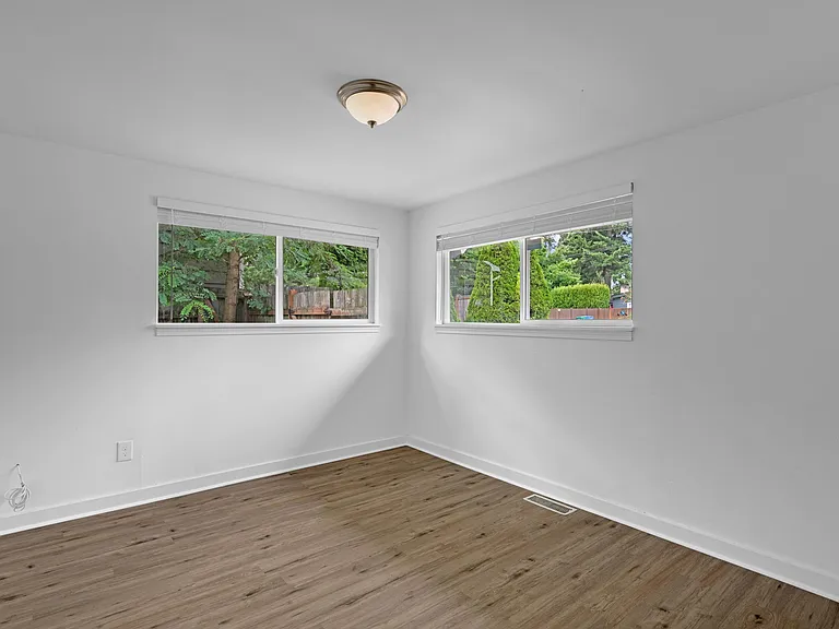 1021 NE 175th St — Photo 23