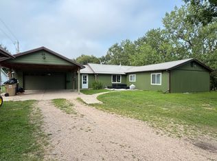 120 E Paradise Lk, Phillips, NE 68865