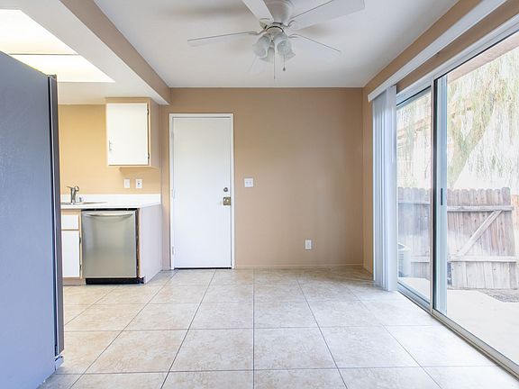 5th image of 45300 Sunset Ln #4