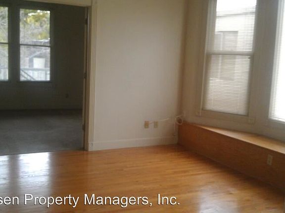 3rd image of 2216 P St APT 03