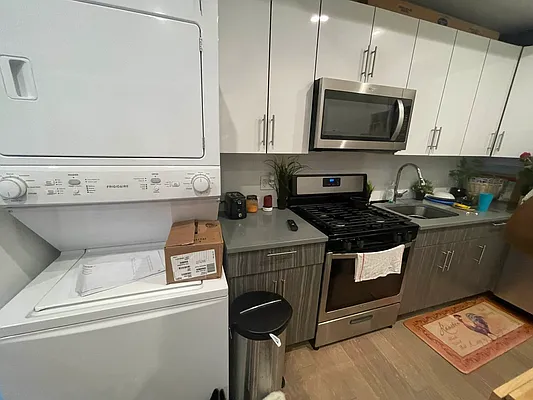 Rented by Delmark Realty LLC | media 11