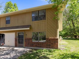 301 NE Main St APT B, Lees Summit, MO 64063