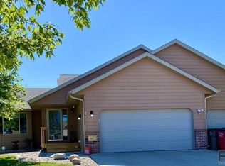 607 Raven Ave, Harrisburg, SD 57032