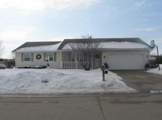 1001 Sunnydale Ln, Little Chute, WI 54140